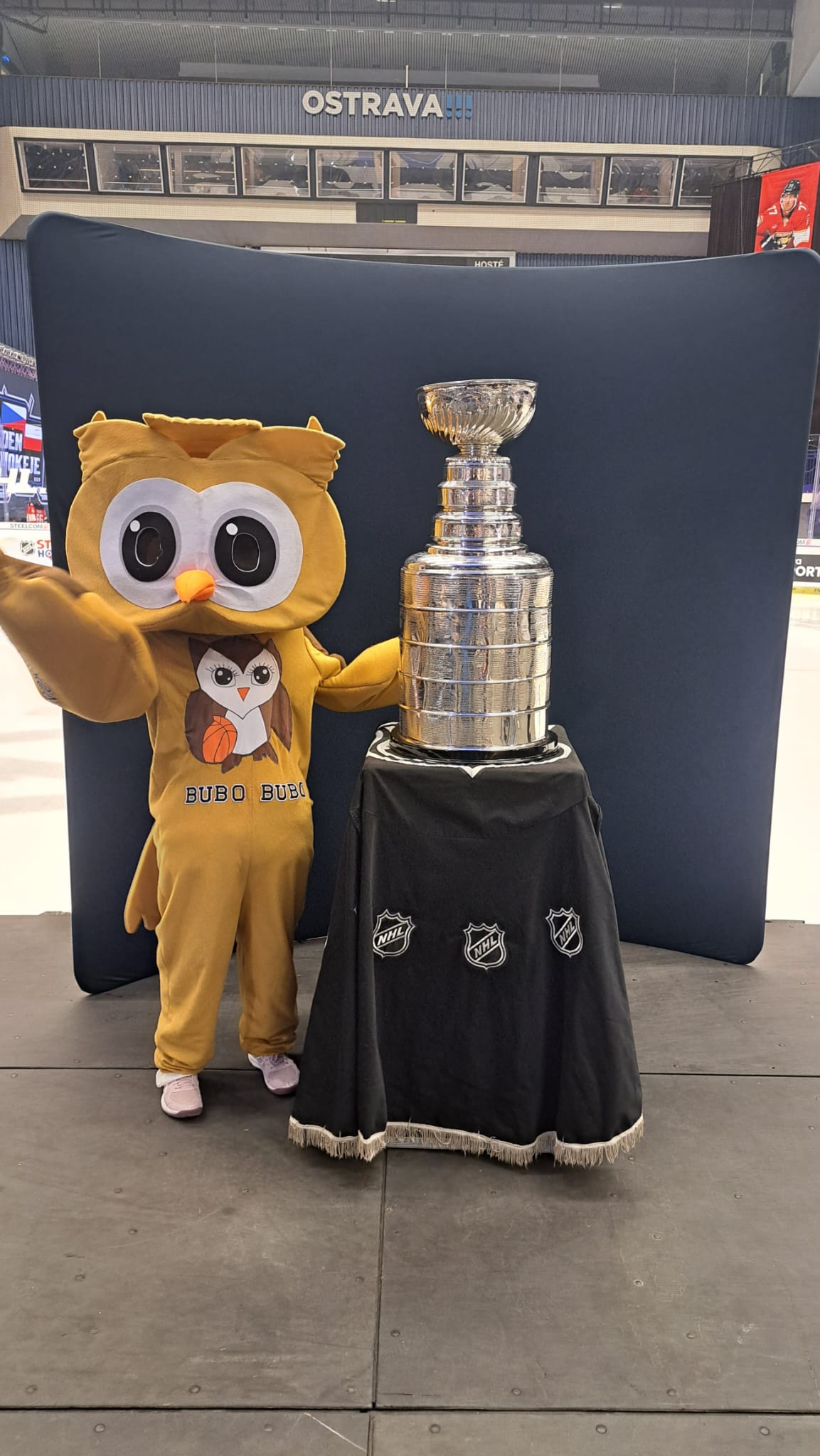 NHL Global Fan Tour Show: Naši žáci předvedli své sportovní dovednosti a školní maskot zapózoval se Stanley Cupem!